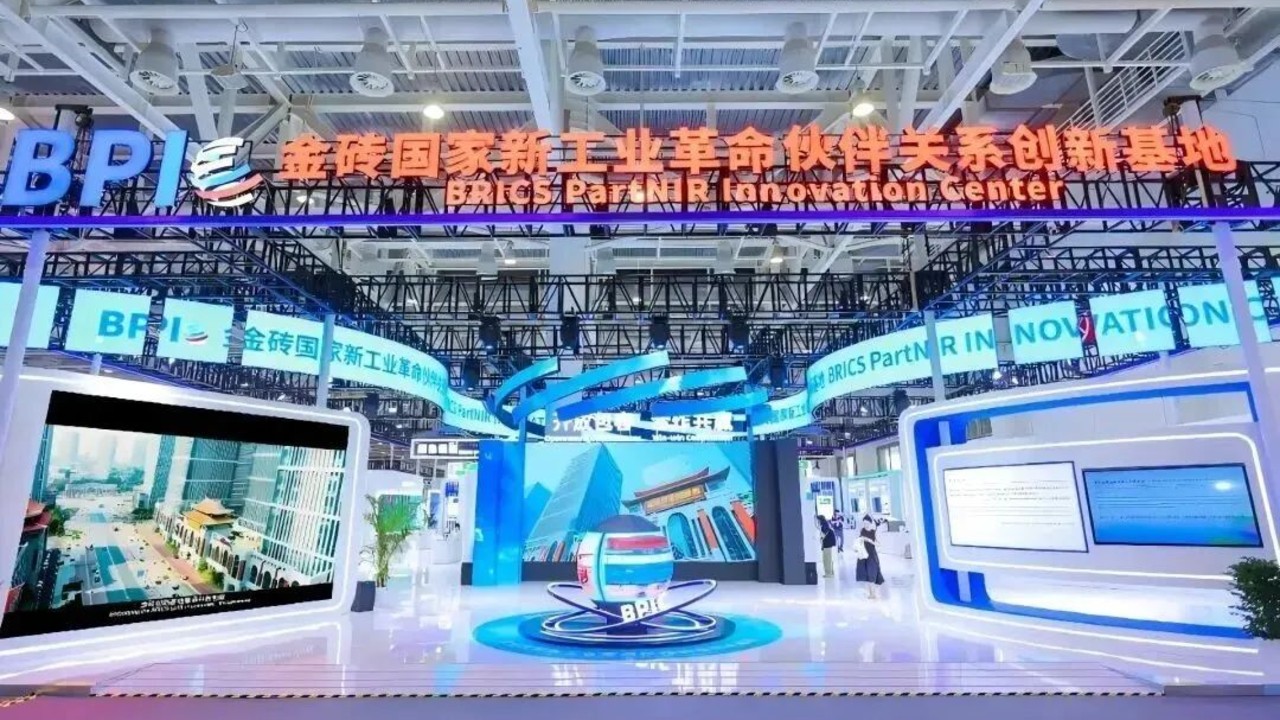 国礼新选择！汉印拍立得Z5S成为金砖会议上的“厦门名片”